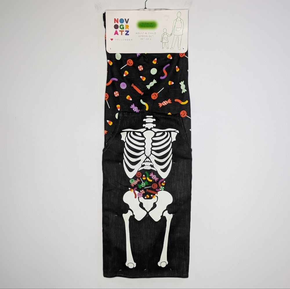 NWT Novogratz Black White Halloween Skeleton Candy Adult & Child Apron Set